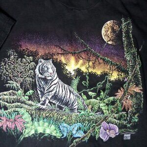Vintage Stand Out White Tiger Hidden Tiger Faces T-Shirt